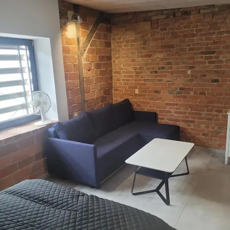 Karpacka 8 אכסניה *